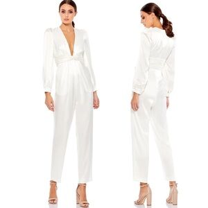 Ieena for Mac Duggal White LONG SLEEVE RUCHED PLUNGING NECK JUMPSUIT sz 2